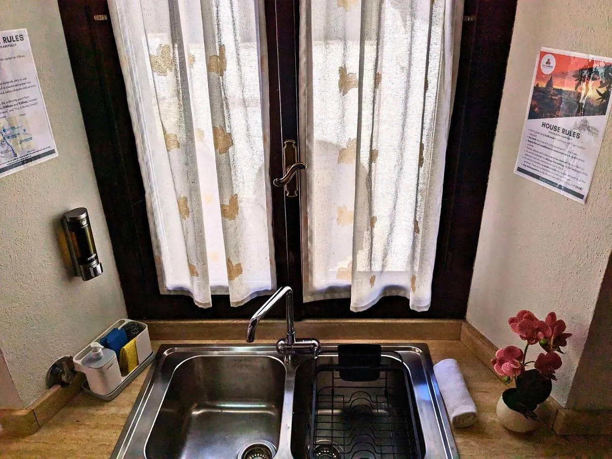 Smart Lodging Prime 0*, Rom